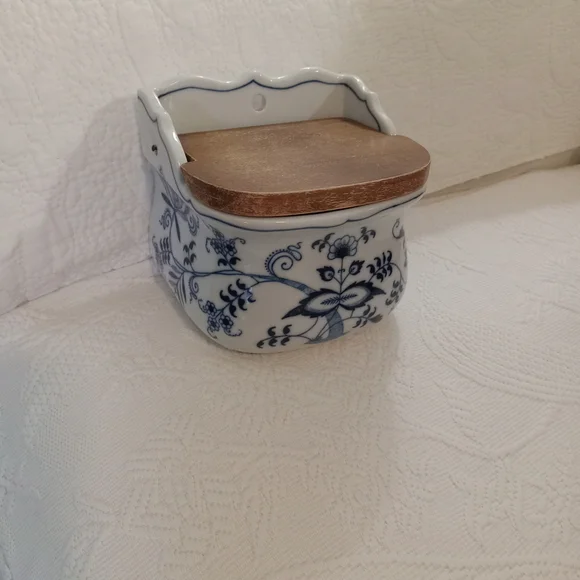 Vintage Salt Box BLUE DANUBE - Picture 2 of 3